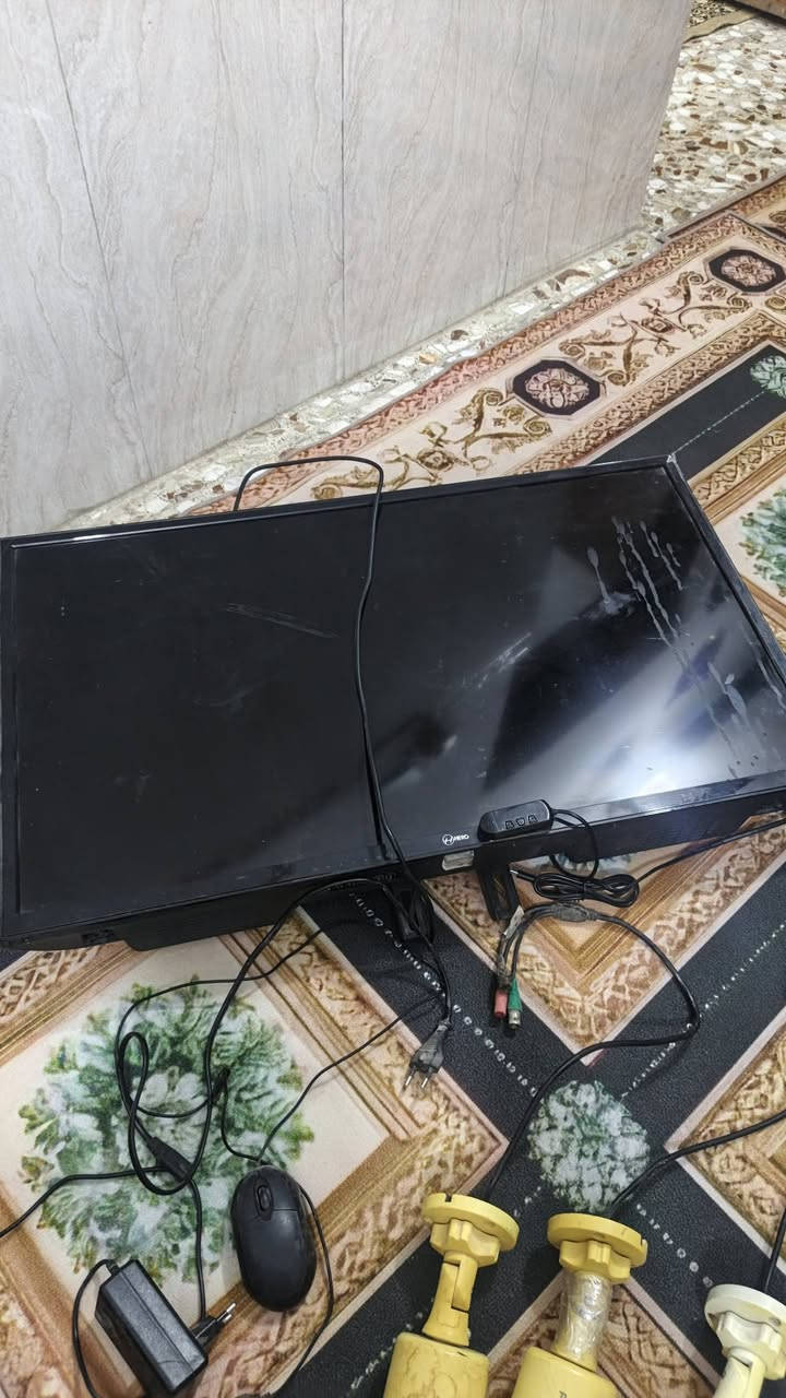 عندي شاشه وكامرات للبيع شغلات شرط ابيع ع فحص محتاج ورد ابيعهن كامرات عوزهن بس جهاز فقط  رايدهن ب 100 وبيهن مجال قليل مو سعرهن بس متوازي ع بيعتهن مكاني بابل مركز بكرلي وهاذة رقمي ***********
