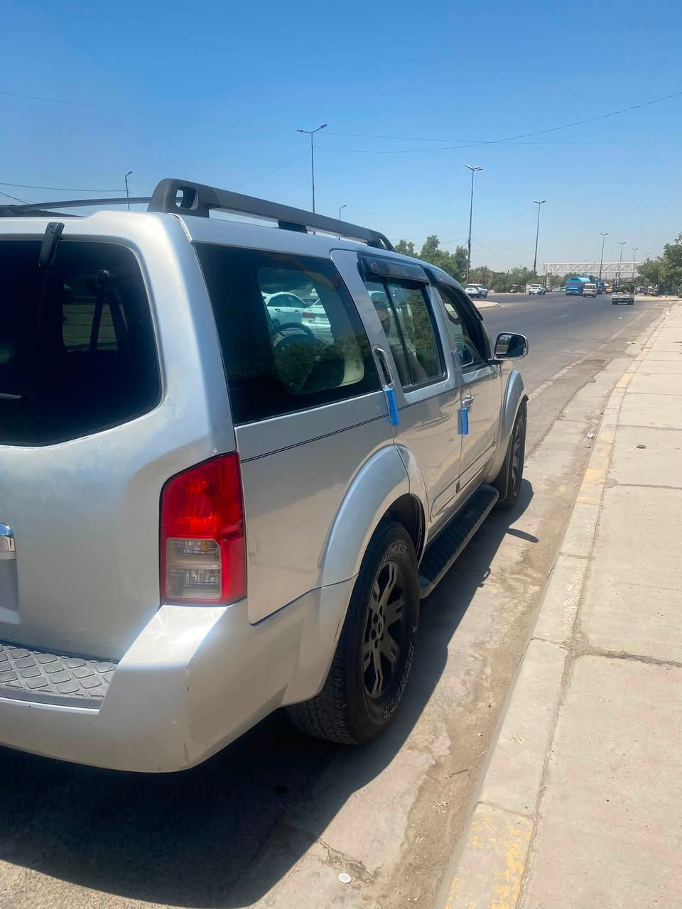 سلام عليكم نيسان بافندر ٢٠٠٩
رقم بغداد الدولي تحويل ثاني يوم 
بيها اربع قطع صبغ 
تخم تاير صدر امامي خلفي 
تبريد ثلج سبعه راكب
بصمه كشنات كهرباء
رايدها ب٩٠وبيها مجال
جلد 
ثلاث قطع تبريد
الاستفسار***********
مكاني بغداد حي جهاد
