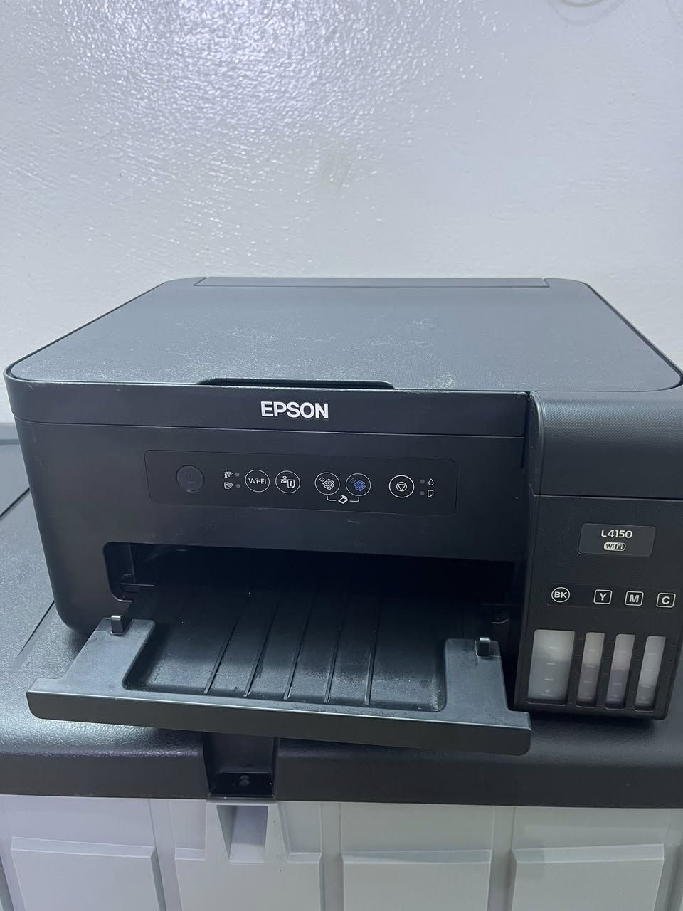 السلام عليكم طابعه ايبسون 4150 الشكل الجديد حقن خارجي وايفاي اسكنر الطابعه جديده استعمال قليل مسحوب بيها ثلاث بندات وشويه الطابعه نضيفه حيل سعرها 150 الف عنوان الموصل ***********
