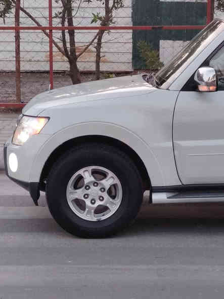 السلام عليكم احبتي باجيرو خليجي ٢٠٠٨ مكفولة من الصبغ والتبديل رقم بغداد فول مواصفات للاخير عدا الدمام ضايفلها منضومة غاز
مكينة على وضع الشركة مامفتوحة 
ماشية ١٥٨ ألف فقط 
تخم تاير جديد تدفئة تبريد شغال بلادية ماملعوب بيها نهائيأ ٦ سلندر ٣٠٠٠ 
فور ويل/مري شفط/٧راكب/٣قطع تبريد /زراك لايت/لايت زنون بلادي /كشن كهرباء وتدفئة 
السيارة مال جناي وبالعافية علي الي تكون من نصيبة
ملاحظة بيها كم حالوبه بالقماره والبنيد اله تركز بيهن يله يبين  
السعر ١٢٨ $بغداد المشتل نهاية المعلمين
***********
***********
