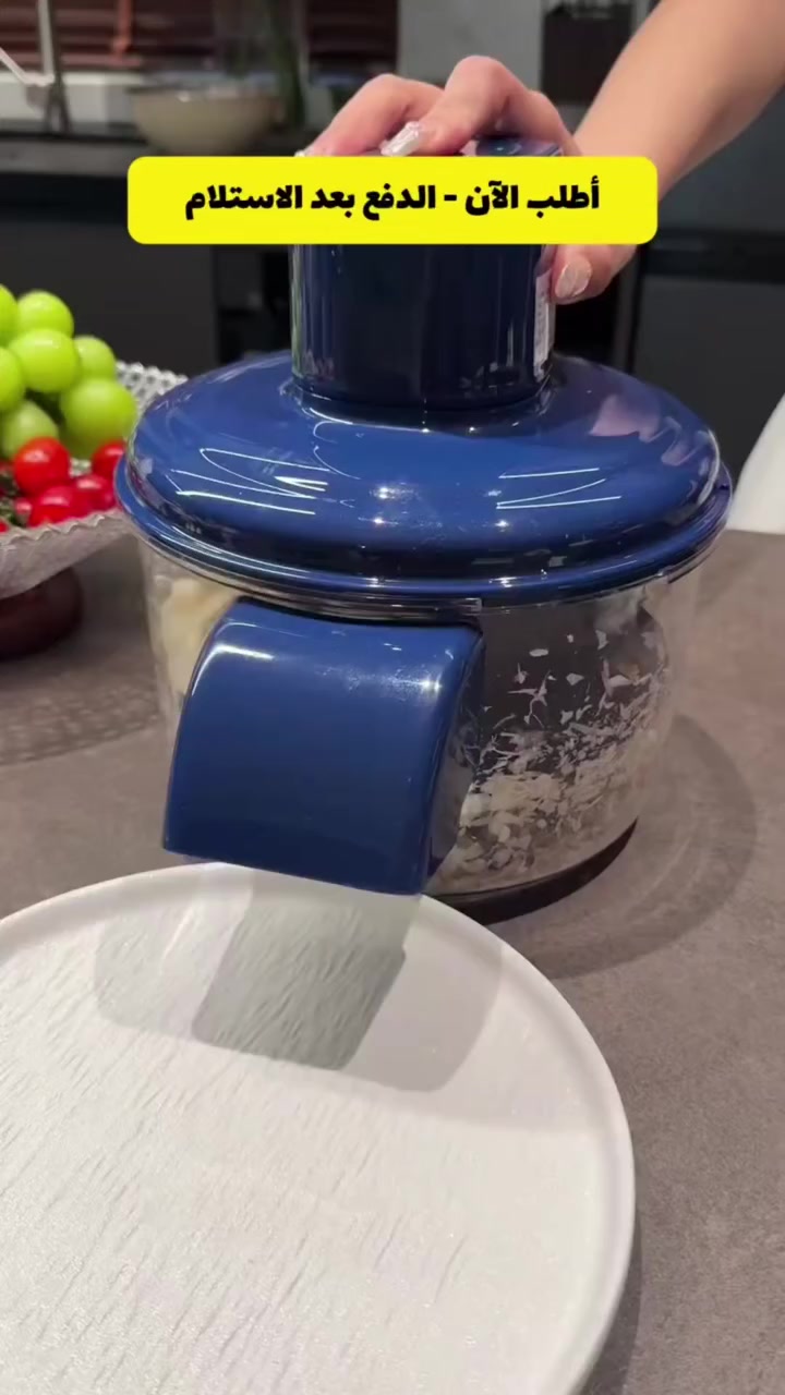 آلة تقشير وتقطيع الفواكه والخضروات – Fruit and Vegetable Peeler

Y-920موديل 

أداة مطبخ عملية لتقشير ومعالجة الفواكه والخضروات داخل وعاء واحد.
• مصممة لتقشير الفواكه والخضروات باستخدام رأس تقطيع داخلي
• تعمل داخل وعاء شفاف يسمح برؤية المحتوى أثناء الاستخدام
• تحتوي على غطاء علوي مع زر تشغيل (Jog) وزر تفريغ (Discharge)
• مناسبة للأصناف مثل: العنب الأخضر، الطماطم، البرقوق
• تصميم مدمج مناسب للاستخدام المنزلي اليومي
• نوع الاستخدام: تقشير / معالجة فواكه وخضروات
• التصميم: وعاء شفاف مع غطاء علوي
• آلية التشغيل: زر Jog للتقشير وزر Discharge للتفريغ

جهد الشحن 5 فولت
تيار الشحن: 1 امبير
القدرة المقدرة: 35 واط
الجهد المقدر : 3.7 فولت
محتويات العلبة:
• وحدة التقشير الرئيسية
• وعاء تخزين شفاف
• رأس تقطيع داخلي
• غطاء علوي
• دليل استخدام مطبوع على العلبة (بالصور والخطوات)
#مطبخ #منزل #اكل #مطعم #صحة


**إذا كنت صاحب هذا الإعلان وتريد حذفه لأي سبب، رجاءا أرسل رسالة إلى الدعم الفني**