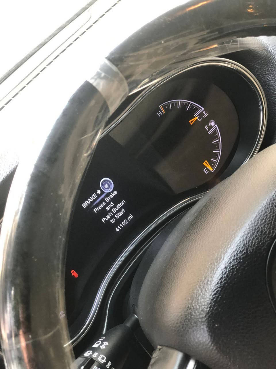 jeep Grand Cherokee 2019 V6
فرۆشتنی خێرا
***********
نرخ 270 کەمێک مەجال

 گراند چیرۆکی ٢٠١٩ 
سپی بەفری 
کلین 
٤٠ هەزار ڕۆشتووە
بێدەعم و لێدران، ڕەقەم شەنسیم داناوە
زۆر پاک و تازەیە 
٢ پەڵەی بچوک بۆیاخی هەیە لای خۆمان بووە 
٤ تایەی تازە
سەنەوی و ڕەقەمی نوێیە 
سپێری دانەگیراوە

مواسەفات 
ناوکرێمی، کوشن جڵد، کوشن کارەبایی، شەغال، بەسمە، دوو دەرگا بەسمە، ئۆتۆ هۆڵد و ئۆتۆ ستۆپ، شاشە گەورە، کامێرا، ڕادار، ئاوێنە فۆتۆ و Assist، حاسە، دەبڵ ئەکسل، تەبرید مەرکەزی 
٤ مۆدی لێخوڕی هەیە
‏Sport، Eco، Auto ،manual 
سیتمی ئۆفرۆد، کاڕپلەی، Bluetooth،
ڤۆلیۆم و تەحدید سورعە، تەلەفۆن، لیدی ناوەوە، تراکشن و دژەخلیسک
زۆر مواسەفاتی تر..……

نرخ 265 
زۆر تازە و جوان ماوەتەوە 
هەمووشتێکم نوسیوە تکایە موشتەرنیت بێزارمان مەکە.
*********** السليمانية, العراق
