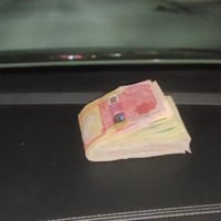 العنده بعد فلوس زكاة الفطرة خلي يتصل  حتى نجيكم للبيت انة و شيخ ضياء ا...