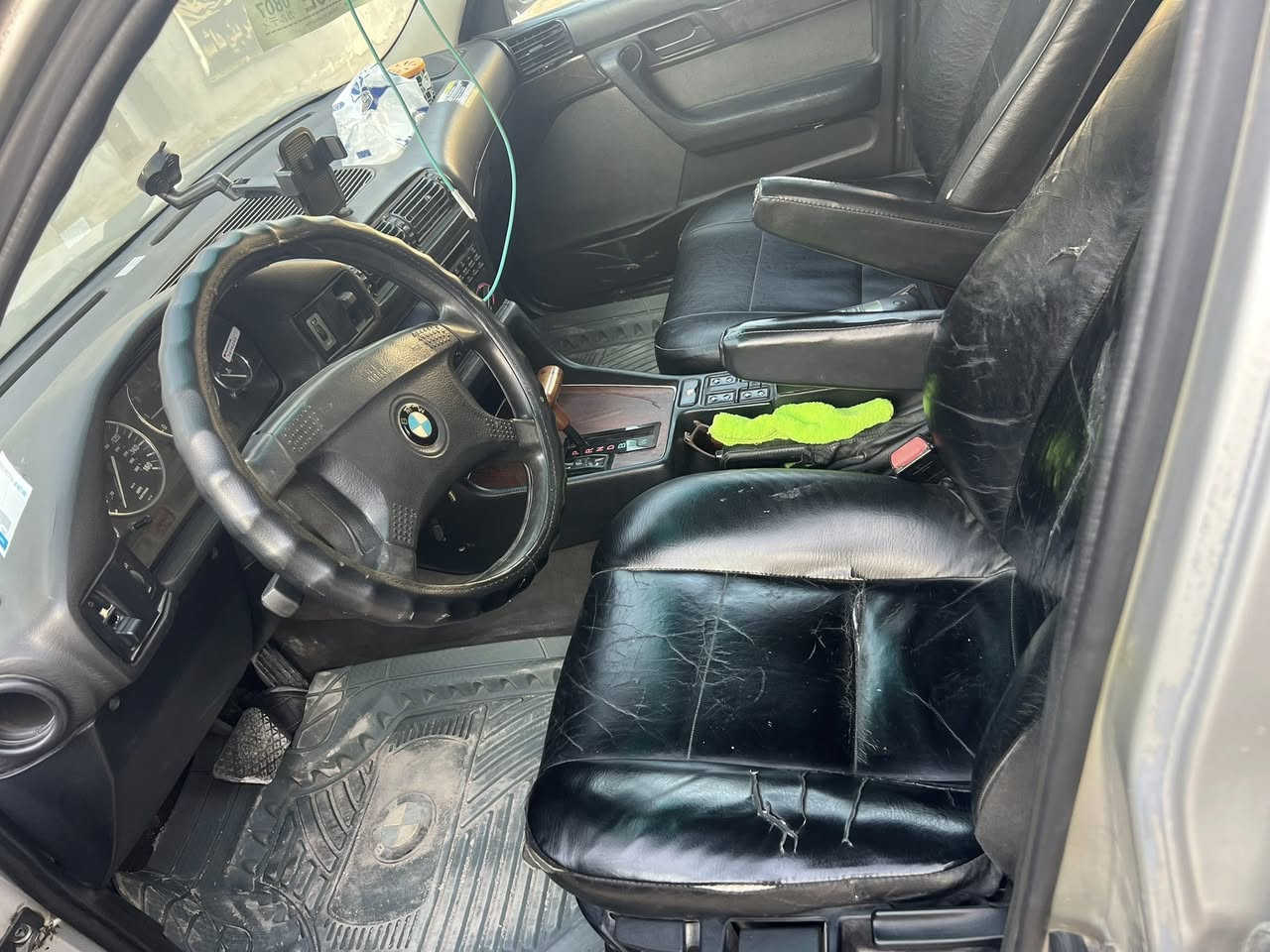 السلام عليكم بي ام مديل 1993سياره جاهزه من كلشي محرك 525مكانه البصرة الزبير***********
