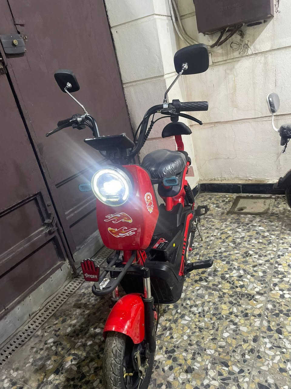 ااسلام عليكم دراجه نضيفه كلش 
حجم 14
بطاريات بحاله جيده 
كهربائيات كلهه شغاله
مرايات 
شاحنه جديده 
تايرات جدد 
عرضهه 225
***********
