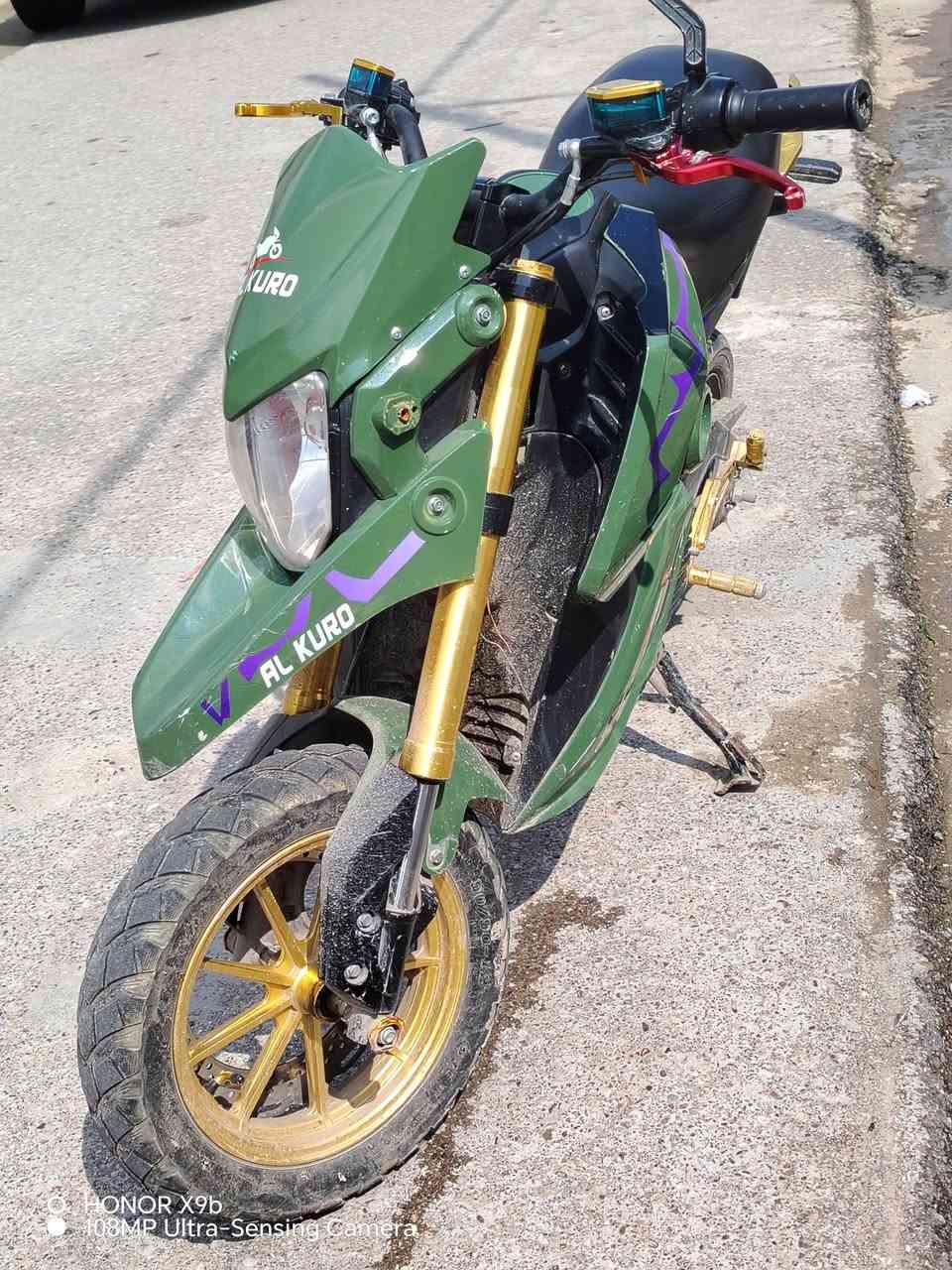 ماطور بطح قفاز شحن مواصفاته ست بطاريات كبار مسطره البطاريه الوحده تقرا 32 امبير السرعه الحقيقيه 90 مانع انزلاق بق ماطور رزن شرط كله شغال الفحص قدام المصلح قبل الدفع فلوسه السعر 625,000 بمجال شيء بسيط للطيبين والشراي يخابرني على هذا الرقم بوكاني موصل***********
