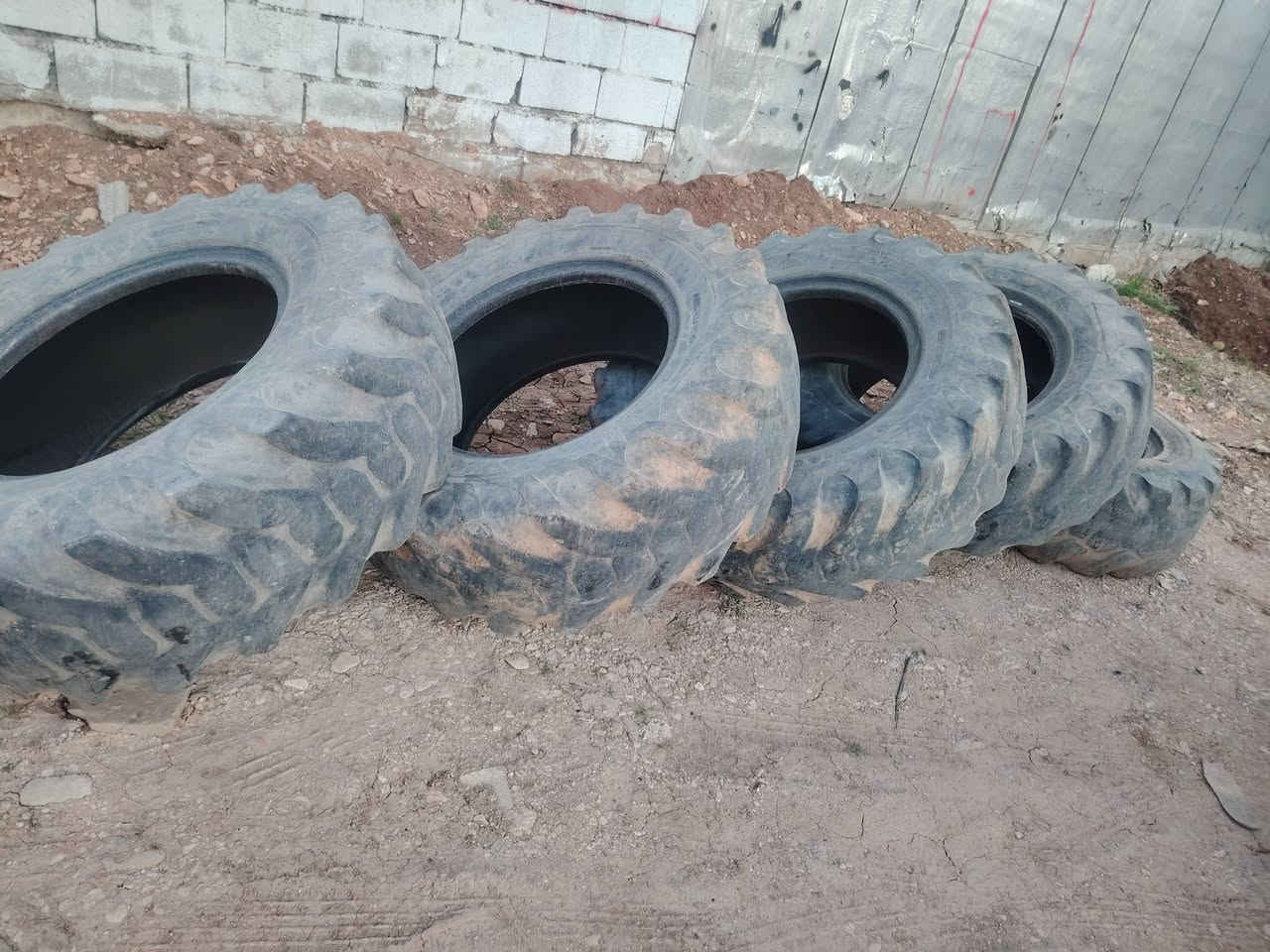 چوار تایەی 25 بیلاد jcb
چوار تایەی 24
شفرەی بیلاد 110


**إذا كنت صاحب هذا الإعلان وتريد حذفه لأي سبب، رجاءا أرسل رسالة إلى الدعم الفني**