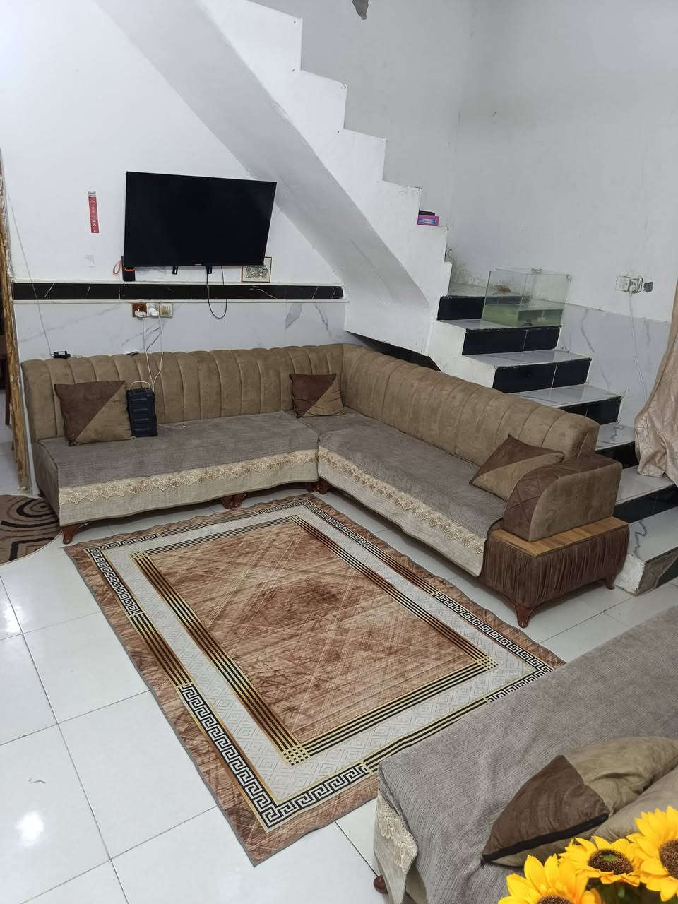 كربلاء منطقه لفدين  يبعد على لإمام 3 كيلو مساحته 85 متر طابق ونص يتكون من حديقه خارجيه وطارمه مع صحيات ومطبخ مساحته 5×3 وصاله 4×4 وغرفه 5×4 منور 6× متر  للاستفسار أكثر ***********
