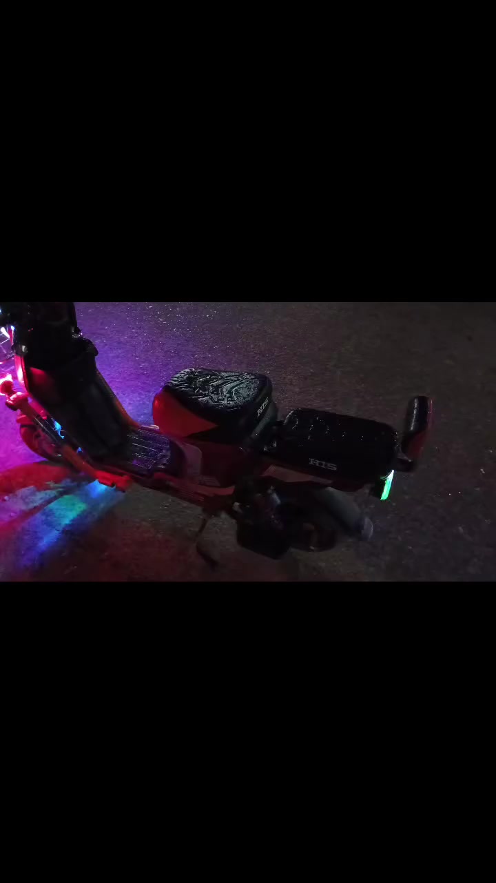 السلام عليكم
دراجة شحن نوع H900 
للبيع مال طالب مدرسة 
السعر خاص 
الرقم ***********
