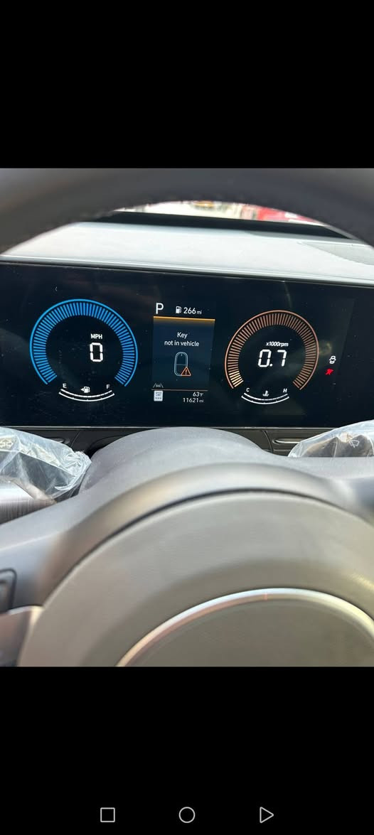 سلام عليكم هونداي كونا مديل 2024 سياره جديده فقط جاملغ مبدل بدون دواخل سياره فول محرك 2000دوش بسمي *********** صور الحادث شراي يتصل ويدلل
