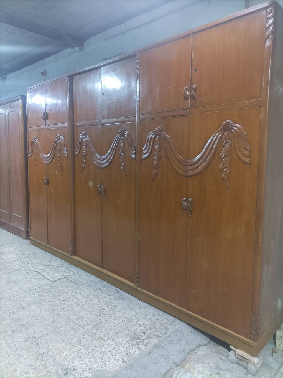سلام عليكم يتوفر كناتير كلمن وسعره نجف حي ميسان بشريط قرب حلويات بابا روم محل الكعبي ***********
