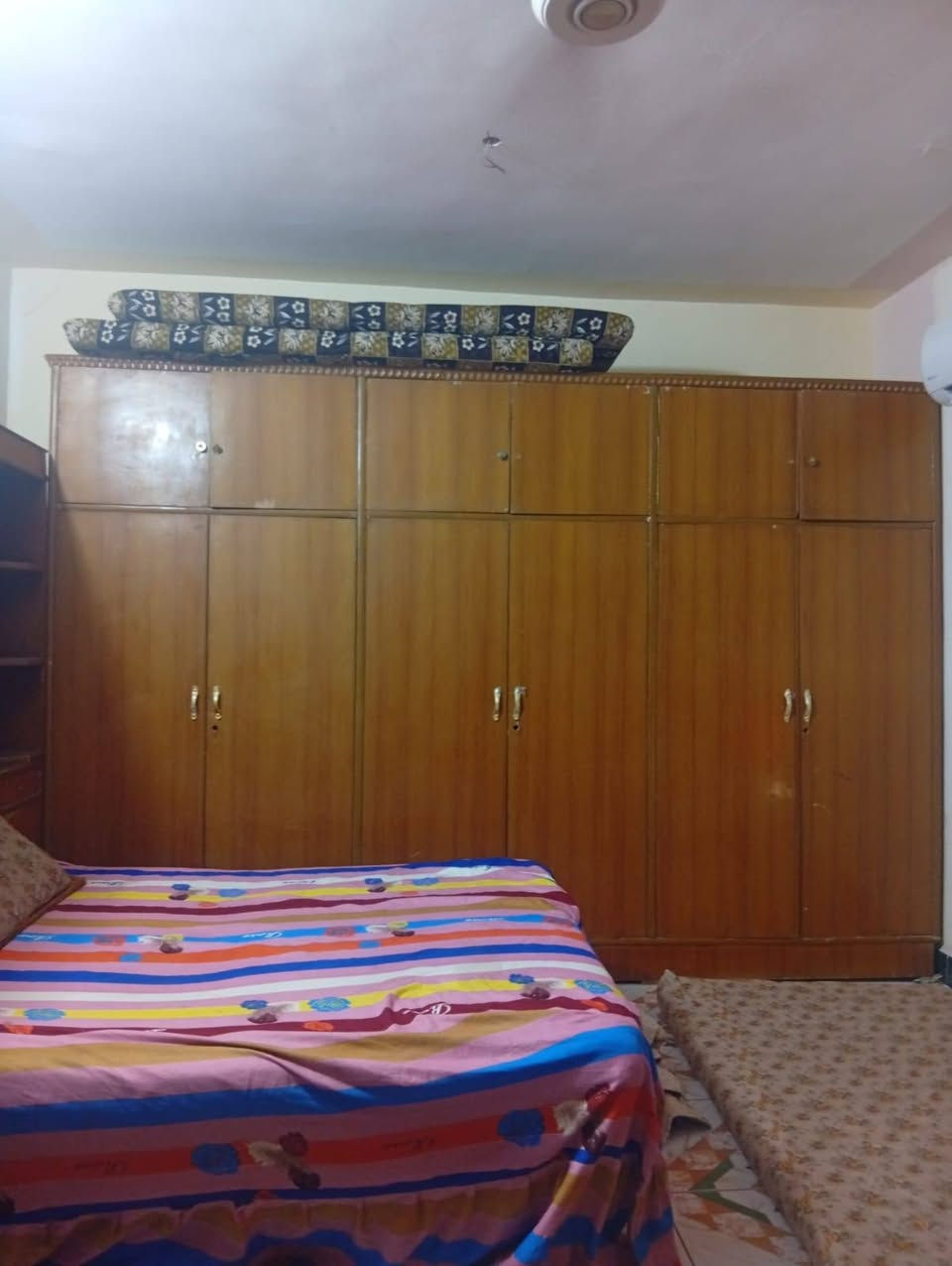 غرفة البيع حطاطه سعره 600وبيه مجال حق جيه استفسار اتصل ***********
