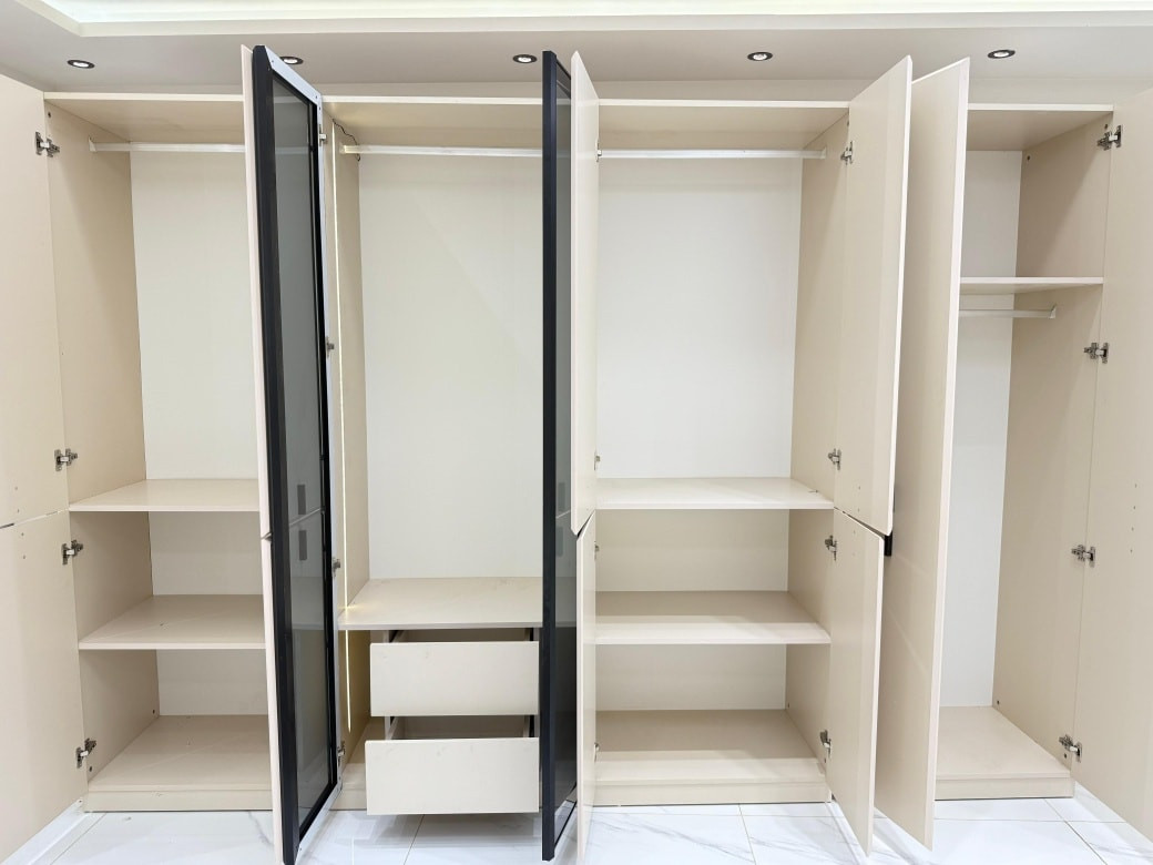 *موديل   *ARW* نفرين 
9قطع 
كنتور12باب 
 برغ وجوي حديد

كومدي عدد 2
ميز تواليت 
درور 
اناره بل كنتور 
اناره بل ميز تواليت 
 
السعر *1,625,000*


**إذا كنت صاحب هذا الإعلان وتريد حذفه لأي سبب، رجاءا أرسل رسالة إلى الدعم الفني**