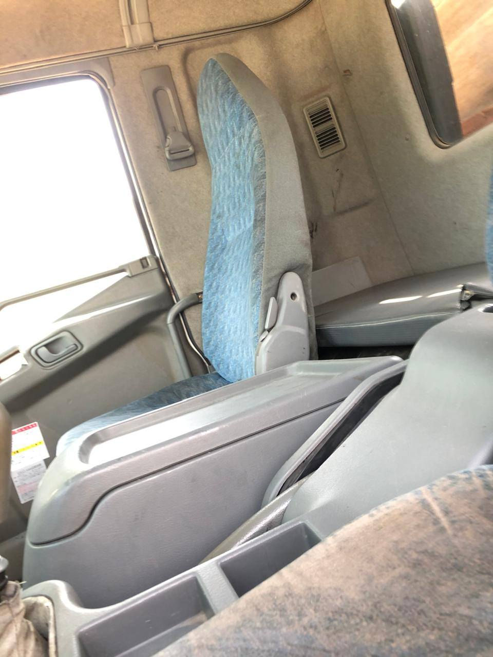 فوسه بزون مديل 2000اصل رقم بصره سته وربع بلاد شاصي عريض محرك 16عادي السعر 175 وبيه مجال اتصل ***********
