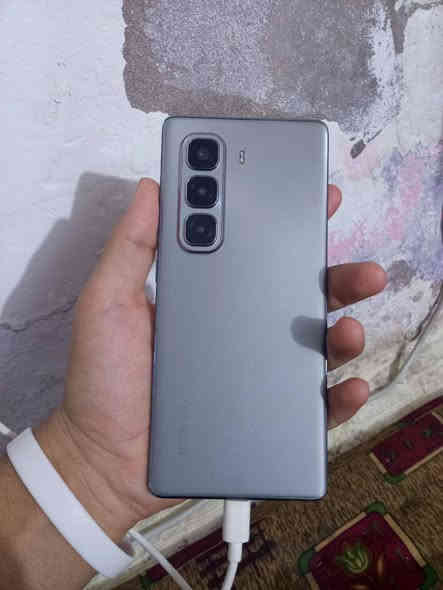 سلام عليكم تلفون لبيع او مراوس ايفون بغداد الشعب الاستفسار اتصل على الرقم يتواجد واتساب ***********
