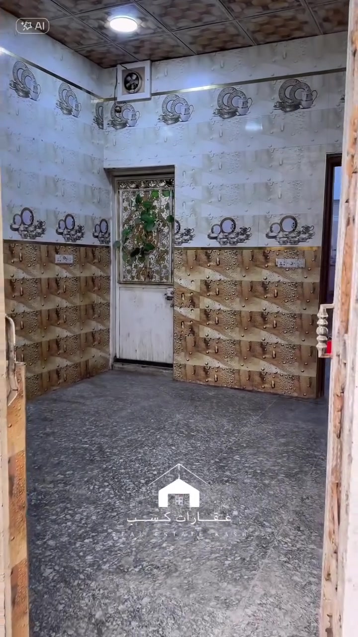 بيت للأيجار في حي المهندسين يحتوي طابق الارضي على غرفه صاله مطبخ وستقبال كراج مجموعه صحيات اما في طابق الثاني يحتوي على غرفتين صاله صحيات سعر للأيجار 
((مليون 100))
للتواصل على الرقام التاليه 
***********
***********
