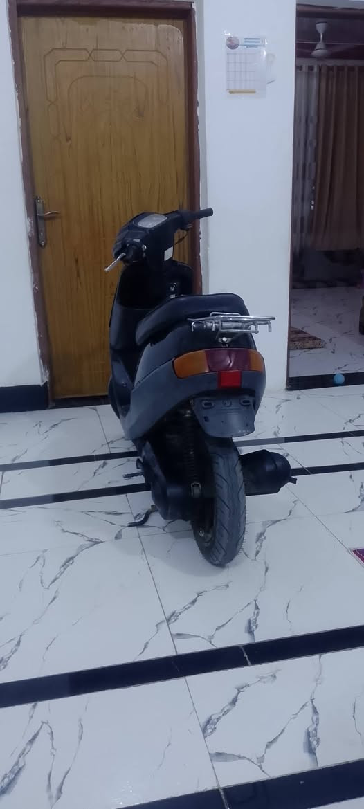 بتره خطين دراجه كلش نضيفه وجاهزه  كهربائيات كلها شغاله سلف هندر لايت بك لايت اشاير هورن عداد بانزين دشبول كله شغال  شلعه قويه  سرعه دك 60  مكينه ناعمه خرسه دراجه نشطه ومال جناي  السعر 275 مكان ناصريه ‏‪***********‬‏
