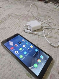 شاشة ٥.٥ بوصة • بطارية ٤٠٠٠ ملي أمبير • شاحن ١٠ واط