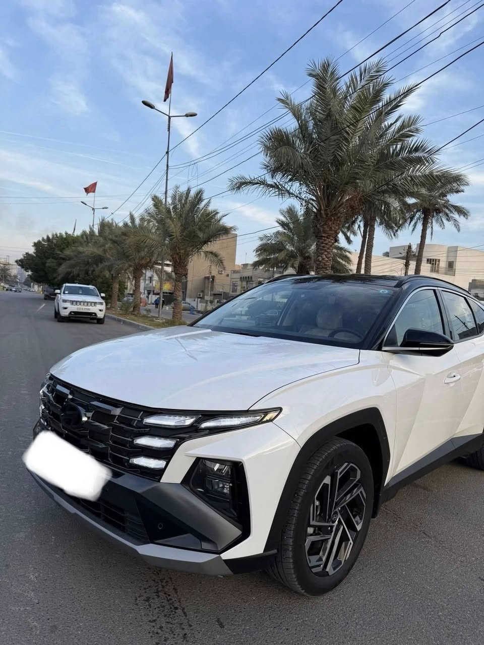 هونداي توسان 2025 - (توكلر) بحالة الزيرو
ا (ماشية 6000) - 

فول مواصفات

• المحرك: 2.0 لتر 

• المقصورة: داخلية مميزة باللون الأبيض الملكي بحالة الوكالة.

• التكنولوجيا: شاشة "سينما" متصلة (أحدث إصدار)، كاميرا دوارة (تتبع

حركة المقود).

• المقاعد: تحكم كهربائي بالكامل مع ميزة تبريد المقاعد.

• الراحة: بردات خلفية بلاد (للأبواب)، جنطة (صندوق خلفي) كهرباء.

® الأنظمة والتحكم:

• التشغيل: بصمة تشغيل + تشغيل عن بعد.

• القيادة: 4 أنظمة قيادة (Drive Mode) لتناسب كافة الطرق.

• التحكم: هاند بريك كهربائي + نظام أوتو هولد (Auto Hold) .

• الحساسات: نظام تحسس أمامي وخلفي متكامل.

• العجلات: ويل كب حجم 19

السعر:242 وبيه مجال 

الموقع: بابل -شارع 80 .

ما للاتصال والاستفسار : *********** /// ***********
