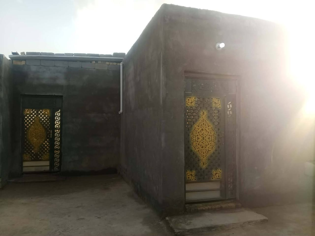 بسم الله الرحمن الرحيم 
بيت زراعي للبيع المساحه ٣٥٠ ركن
 بناء حديث أبي ديوانية عشر امتار
 وثلاث غرف نوم وصاله جبيره 
ومجموعة مغاسل داخلية وخارجية
 وبي محل مفتح يعمل حالياً العنوان
 طريق المشايه الفرع المقابل بيت عبد الامير صگر
على اليمنه
 خدمات موجودة ماء وكهرباء وشارع سبيس
السعر وباقي التفاصيل يم صاحب 
 الرقم الموجود بالاعلان 
***********
او مراسلة الصفحة 
#هادي_الحجيمي
