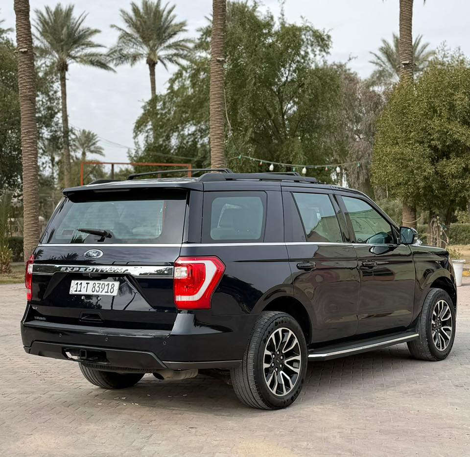 السلام عليكم
فورد اكسبدشن (XLT )
الموديل : 2021 
ماشية : 45 الف 
المواصفات 
بانوراما 
بصمة 
بصمة ابواب 
تشغيل عن بعد 
تحكم ستيرن جهتين 
كروز سرعة 
شاشة 
كاميرا خلفية + امامية 
صندوك كهرباء 
كشنات جلد 
كشنات كهرباء 
كشنات تدفئه + تبريد 
كشنات الخلفية منفصلة 
ذاكرة خزن ميموري 
ستيرن هيتر + كهرباء 
المكينة 6 سلندر 
 3500 تون توربو 
لايت زنون 
بلوجكتور زنون 
رادارات 
قيادة ذاتية 
تحديد مسار 
دوسات 
سستم صوت سماعات 
الكير ماوس 
فور ويل 4x4
سايد بريك دكمة 
 3 قطع تبريد 
 7 راكب 
حساسات امامية + خلفية 
هوك خلفي 
ويل كب كروم 
مري شفط كهرباء 
اشاير بالمري 
نظام اطفاء 
نظام انحدار 
(رقم  بغداد الجديد بأسمي مشروع وطني )
الحادث : جاملغ + بنيد + بابتين . 
السيارة بدون اي نقص جاهزة من كلشي .
السعر : 265 وبيها مجال
العنوان : بغداد الكاظمية قرب مرور الكاظمية معارض جكوك معرض الرحمن 
للاستفسار 
 ***********
***********
