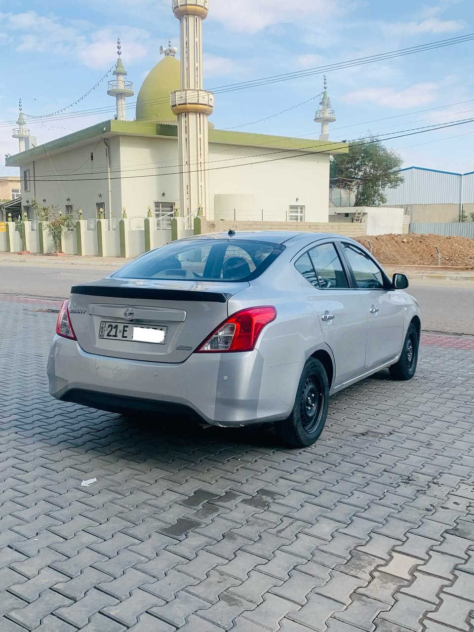 نيسان لاكشميباي موديل ٢٠١٦ بي بوياغ ته نها توزي ساردي هه يه گير و مكينه ي به شه رت سنوي و ژينگه و نوييه به ناوي خومه بالي بو دانراوه شاشه يه و دوو گيجه 
سعري ٩٧ و مجاليكي كه م 
***********

نيسان صني موديل ٢٠١٦ بدون صبغ بس بي شويه تعديل بارد محرك و الكير بشرط
سنويه جديده سياره باسمي 
سعر٩٧ ورقه
