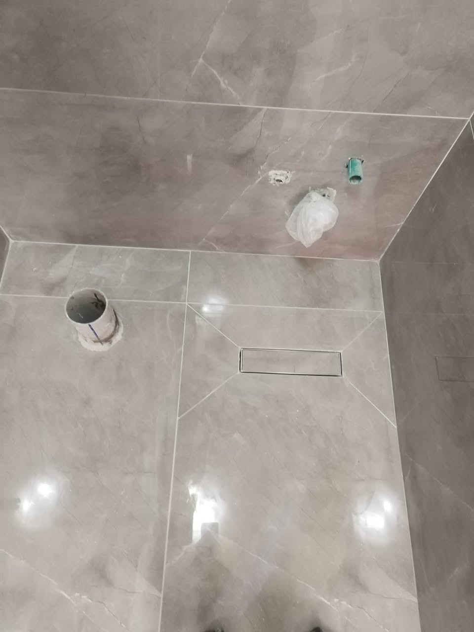 خلفه سراميك و برسلين درجه اولى جدران و ارضيه*********** ابو يوسف المصري
