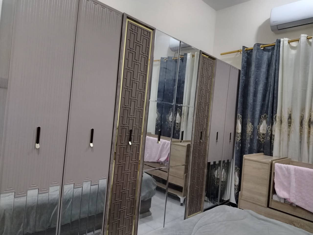 السلام عليكم 
غرفة اخشاب للبيع ايطاليه 
السعر مليون 
للاستفسار أكثر الاتصال ع الرقم 
***********
