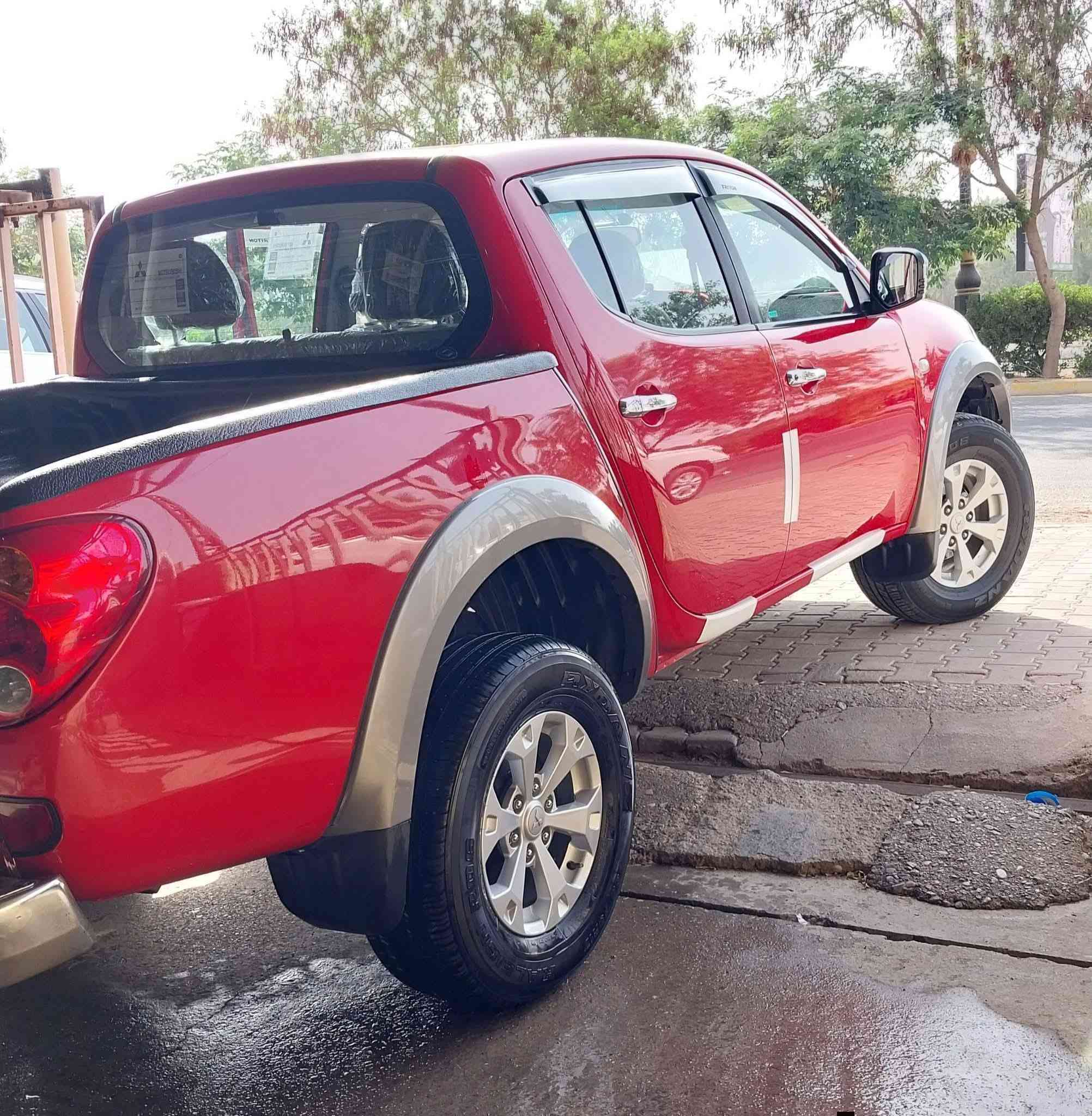 فور ويل مكينه 6بانزين موديل 15
سيارا زيرو رقم بغداد ***********
