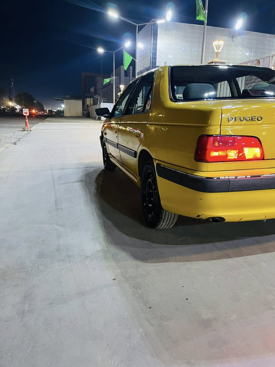 السلام عليكم بيجو بارص موديل 2015 سيارة جديدة وجاهزة من كلشي كير محرك خير من الله تخم تاير جديد صدر خلفي امامي جديد سنتر لوك أربع بيبان تبريد ثلج تدفئة شغالة مصفرة هيئة وغرامة دوشمة جديدة السعر 45 وبيهة مجال مكاني بغداد الرقم ***********
