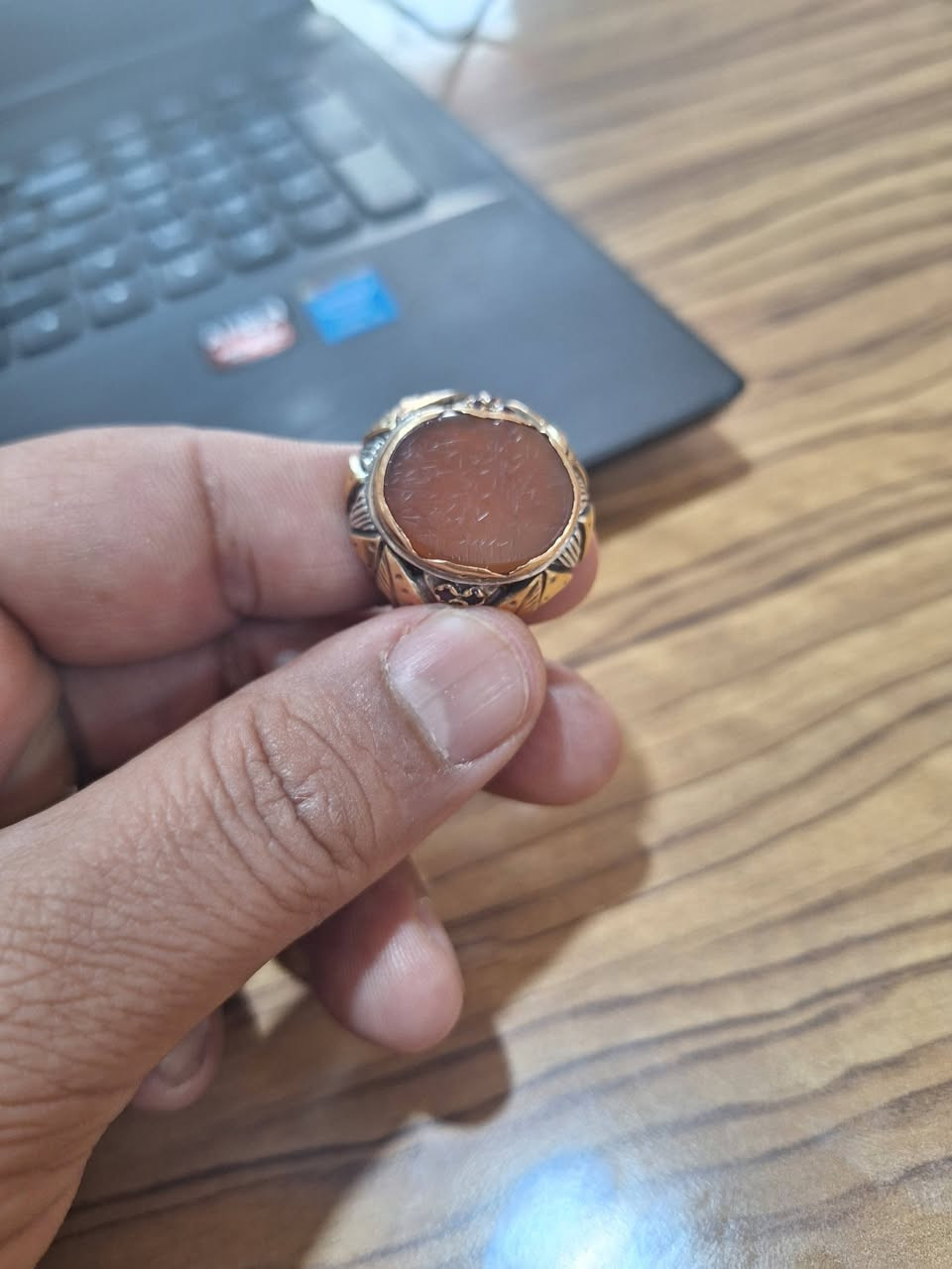 الصور تتكلم
عيار الذهب 21 

صياغة باسم زاروكه القديمه 

اما الحجر امام العين


**إذا كنت صاحب هذا الإعلان وتريد حذفه لأي سبب، رجاءا أرسل رسالة إلى الدعم الفني**