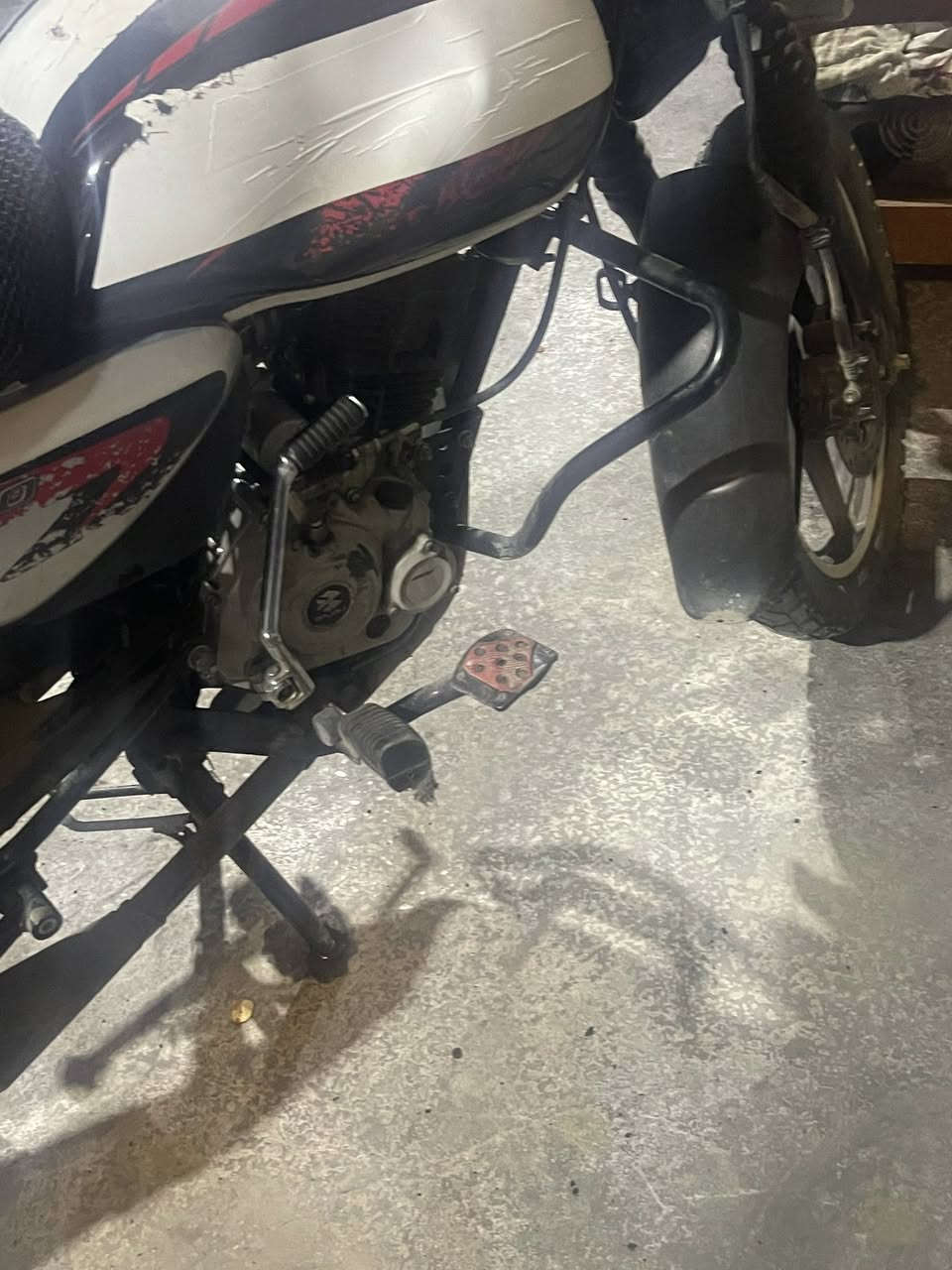 سلام عليكم دراجه بوكسر موديل 23  

درجه بيه حداث خفيف تانكي ماشه خلفيه فقط  لبيع سعر مليون و 900 بيه مجال مرقمه بسمي  *********** رقم  مكان بغداد العبيدي
