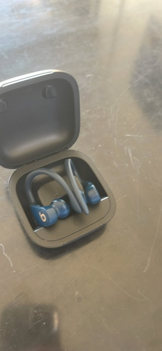سماعات اير بود من شركه بيتس
Earbuds beats pro
الحاله جيده جدا 
السعر 85,000 الف


**إذا كنت صاحب هذا الإعلان وتريد حذفه لأي سبب، رجاءا أرسل رسالة إلى الدعم الفني**
