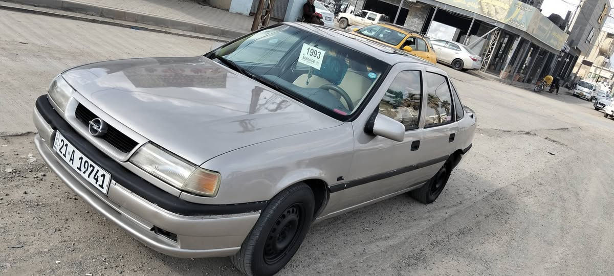 ئۆپل 1993سلایت مەکینە20 شەرت تایە تازە 
سە نەوی و ڕەقم تازە  کۆبۆن بەنزین کامل تازە کراوە مالی دۆستە  سعری45مەجالی ***********وەتسئاب كركوك, العراق
