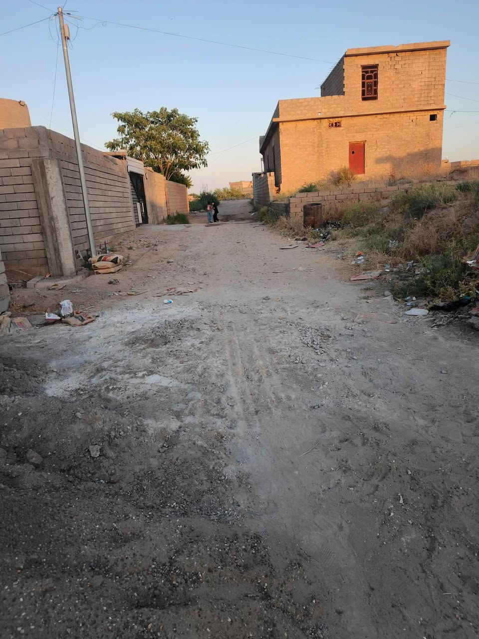 هيكل للبيع مع قطعه المساحه 400 م
بيجي حي المهندسين  
أساس صب كونكريت
عدد الغرف 2 
صاله 
مطبخ حار بارد 
ربعه 

حمام واجهه حلوه موقع حلو مو بعيد عن شارع الرئيسي 100م قريب على جامع النعمه 
السعر 16
وبي مجال يرهم مقدمه زينه و الباقي حسب الأتفاق 

للاستفسار ***********
