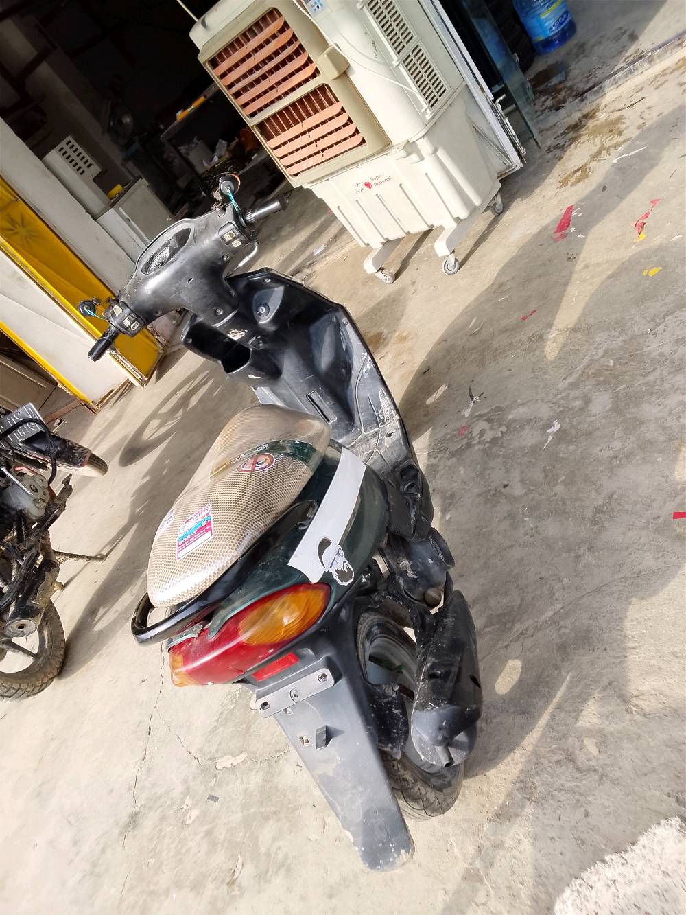 السلام عليكم شباب ماكس قشمه دراجه كره كامله ما بيها اي نقص سلفو هندر ماكينه جديده شاده للجمعه دبلات جداد ويارا جدا سلف هندر شغال طائرات جداد ما بيها اي نقص خاتم واحد هي والماكينه مكان ديالى بعقوبه التحرير