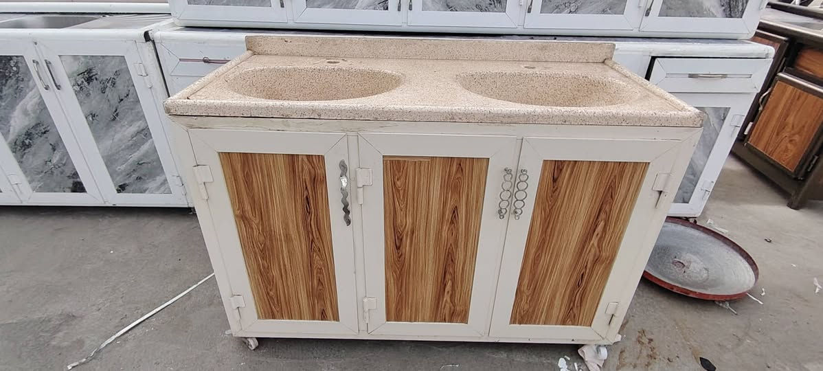 اثاث مستخدم بأنسب الاسعار الاستفسار عل رقم ***********
