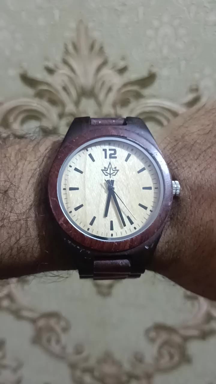 ساعه دزاين مختلف مصنوعه من خشب الورد  تلبس ايد وسط لان سير زغير سعر بس 15 الف


**إذا كنت صاحب هذا الإعلان وتريد حذفه لأي سبب، رجاءا أرسل رسالة إلى الدعم الفني**