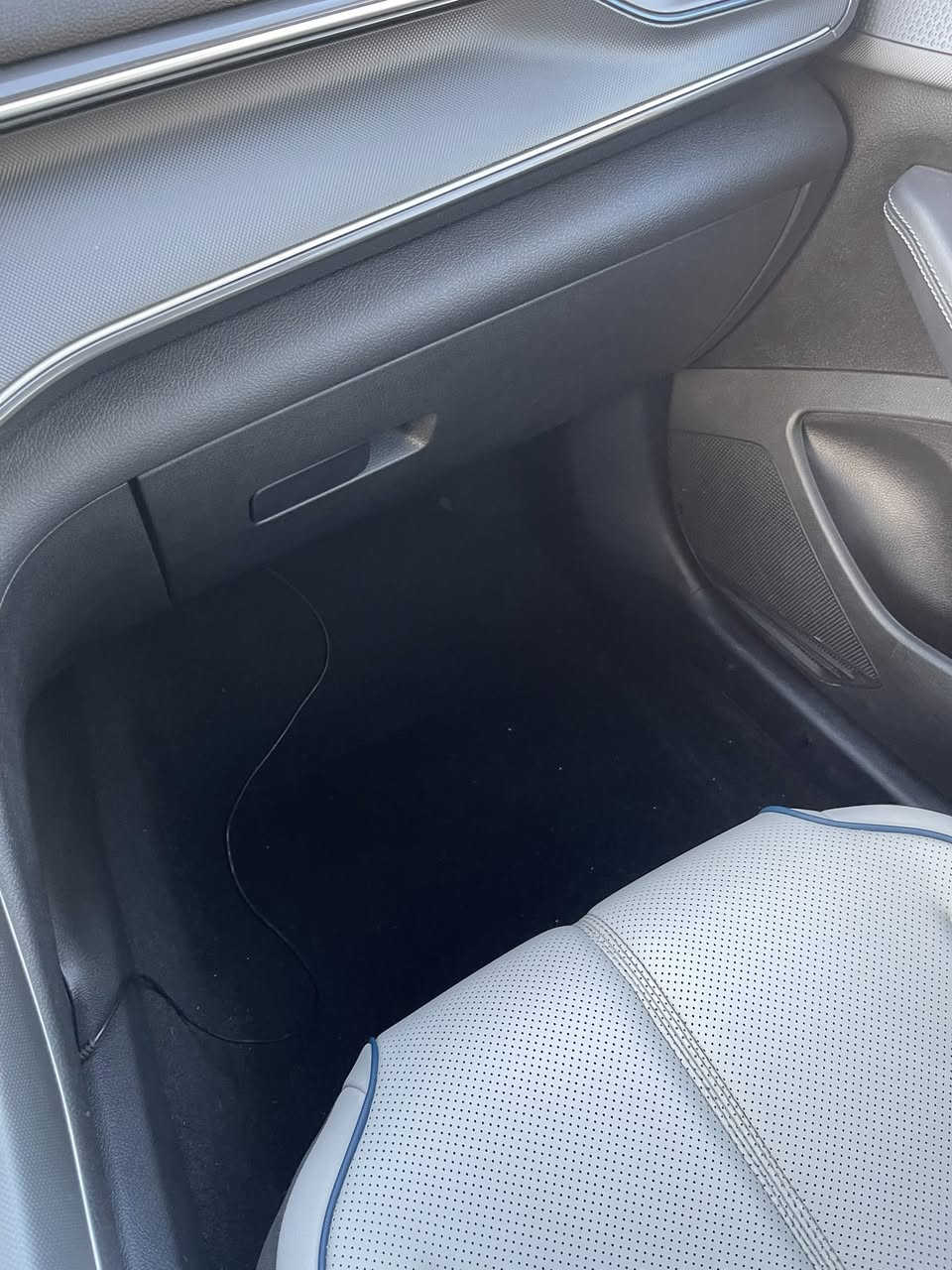 سلام عليكم بي وايدي  دستيوير البيع رقم بغدادهزه جديده
ماشيه ٢٠٠٠سياره جديده بسمي مشروع وطني 

موصفات سياره تبريد قطعتين 

بصمه كير موس تحكم ستيرن 

حلوه سياره مكاني بغداد

غراض سياره كلها موجوده بصمه وكارت 

***********
