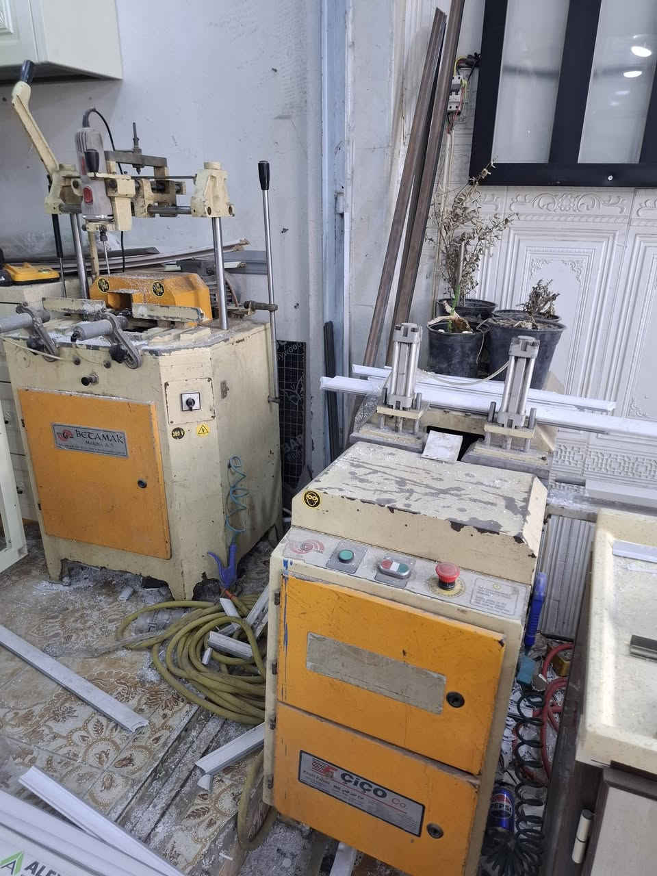 سلام عليكم
معمل pvc لبيع متكامل 5 قطع مع الكمبريسر 
لامفتوح ولا مصلح / الاستفسار 
***********
