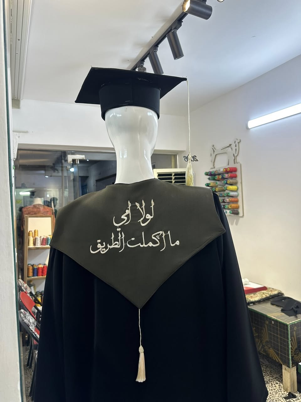 السلام عليكم من رخصة الادمن المحترم تعلن ازياء ليلي عن فتح الحجز على بكجات التخرج خياطة وتطريز العنوان العامرية شارع العمل الشعبي عمارة الرازي الطابق الاول مقابل بلازا العامرية للحجز والتواصل *********** فقط واتس اب
