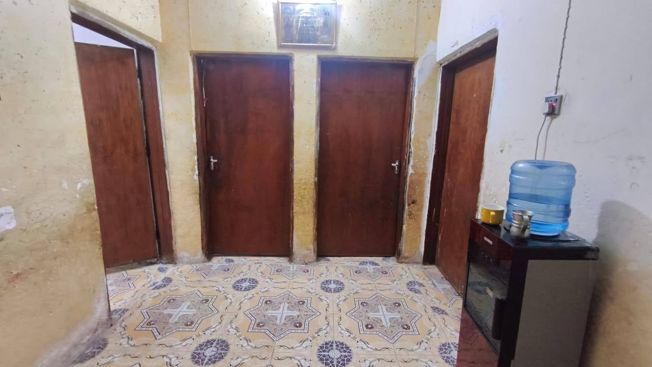 السلام عليكم بيت زراعي 600 متر 4 غرف صاله واستقبال  وحمام داخلي وخارجي كراج جبير وحديقة مكان البيت شوفة ***********السعر 90 وبي مجال للاستفسار
