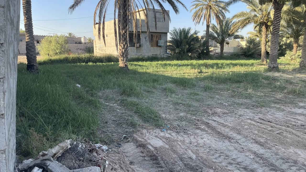 قطعة أرض للبيع مساحة 420 متر واجه 15متر طابو سند 25 ‏(تحويل إقرار محكمة بإسم المشتري) متوفرة كافة الخدمات/ الموقع كربلاء - شارع طويريج كربلاء منطقه العامريه 207  تبعد عن شارع طويريج كربلاء 500 متر تبعد عن مركز مدينة كربلاء 8 كيلو تصلح للسكن أو منتجع ترفيهي/*********** /***********
