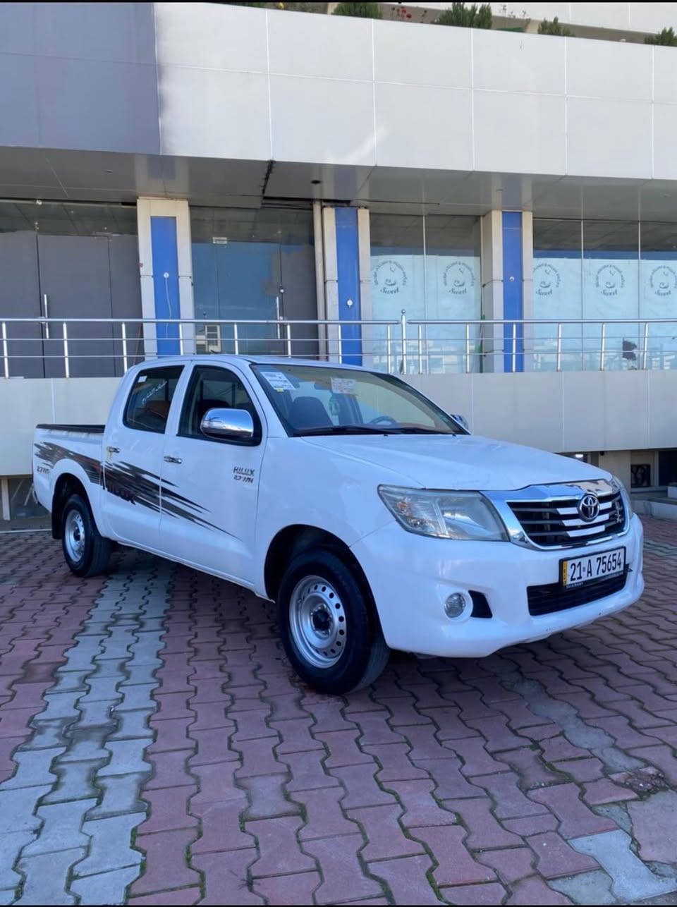 تيوتا هايلوكس 2012 گير عادي 
بدون صبغ و گيرو محرك مامفتوح 
سنوي جديد اله 2030 
سيارة كلش نضيفة و رقم سليمانية 
مكان سيارة سليمانية 
سعرها ١٨٣$ شوي مجال 
***********
