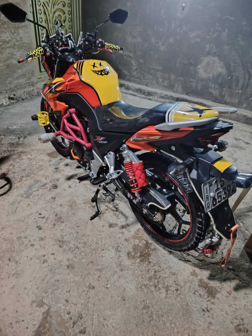 السلام عليكم دي اف للبيع موديل 23 مسجل لوحات اجنبي مكفول مبدل كابريته فقط السعر 21 مكانه جزيره الرمادي للستفسار ***********
