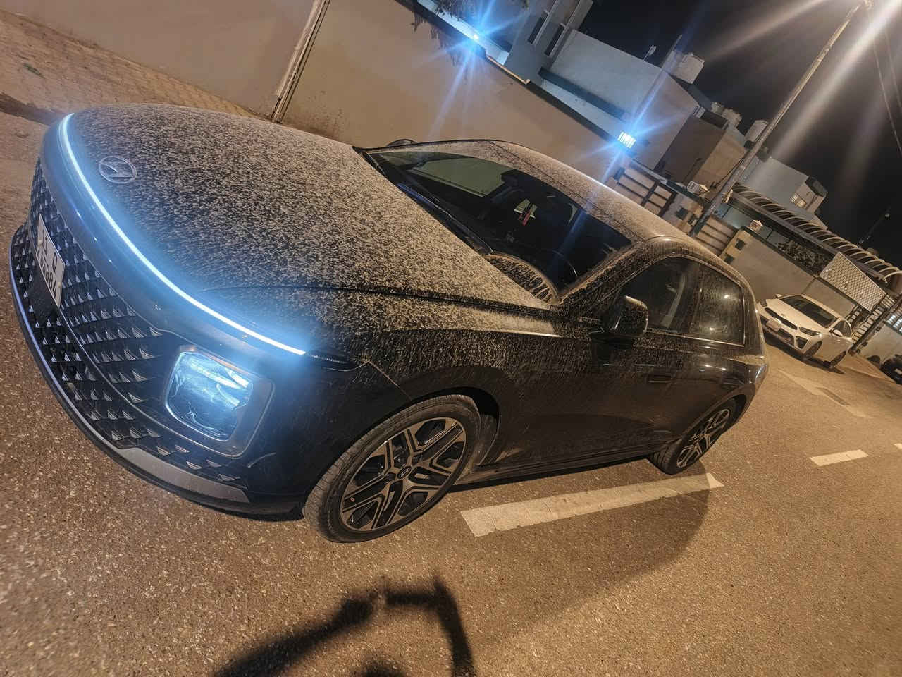السلام عليكم اخوان. هونداي كراندار ازيرا GT هايبرد  مكينه 1600 تيربو موديل 2024  وارد كوري  حادثها تبديل جاملغ وبونيد نفس ألون السياره بدون صبغ  مواصفاتها وسونارها موجود 
كامرا 360  
رادارات  حساسات  
تحكم تقديم ورجوع بالبصمة 
تحديد مسار 
سياقه ذاتيه 
صندوق كهرباء 
انارت فول LED 
أناره محيطيه داخليه 
 ألوان دشبول متعدده 
كشنات كهرباء  +مساج 
داش كام  تسجيل 
تبريد قطعتين 
وبعد بيها مواصفات هواي.  
السياره ماشيه ٥٢ الف كيلو  رقمها بغداد باسمي *********** النجف, العراق
