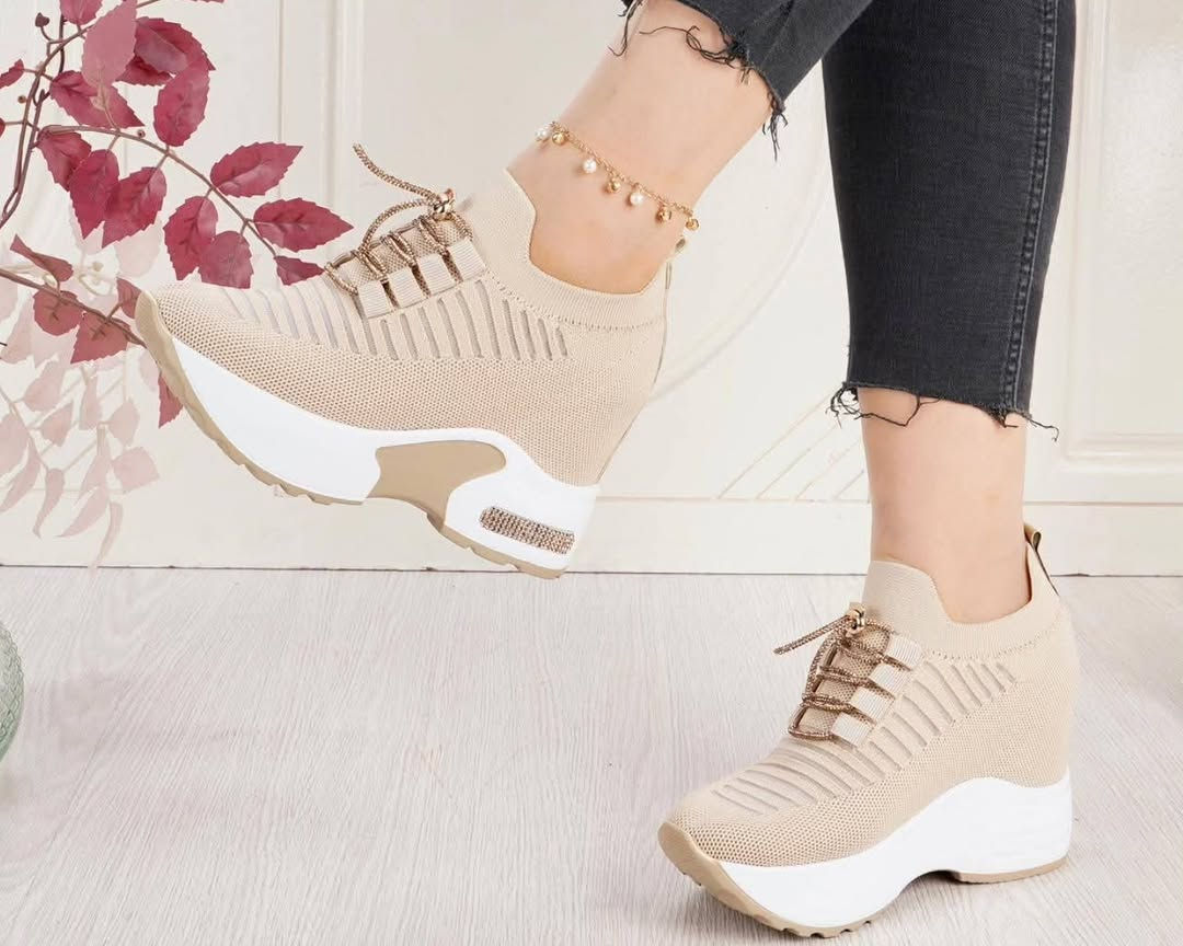 ✨ سبورة تريكو بكعب داخلي 9 سم ✨
متوفرة بثلاثة ألوان: أبيض، بيجي، أسود
Size 36 37 38 39 40 41
📩 للحجز مراسلة الصفحة أو الواتساب *********** 
🚚 يوجد خدمة توصيل لجميع المحافظات.
