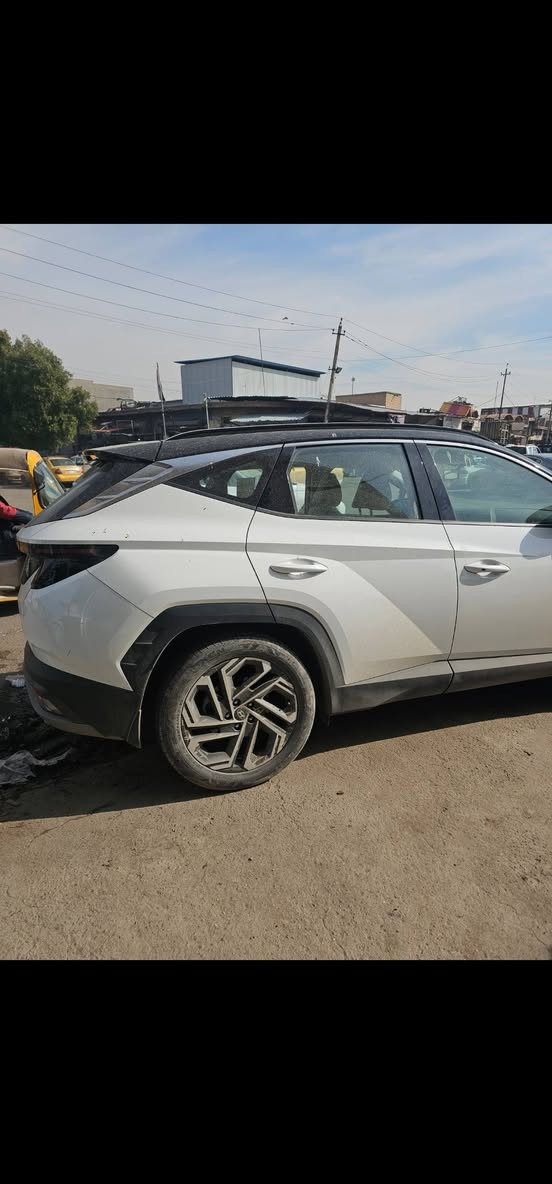 السلام عليكم.....
خليجي وكاله على وضع الوكاله
توكسان موديل ٢٠٢٥ فول عدا البنوراما 
كشن كهرباء كامره حساس امامي خلفي مقاعد تسخين وباقي الموصفات معروفه
ماشيه ١٢ الف 
بيها شخط صغير بالدعاميه...
وبيها رصعه جوه قبق البانزين...
وحاط صورهم 
٢٣٠$ السعر 
*********** بغداد السياره
