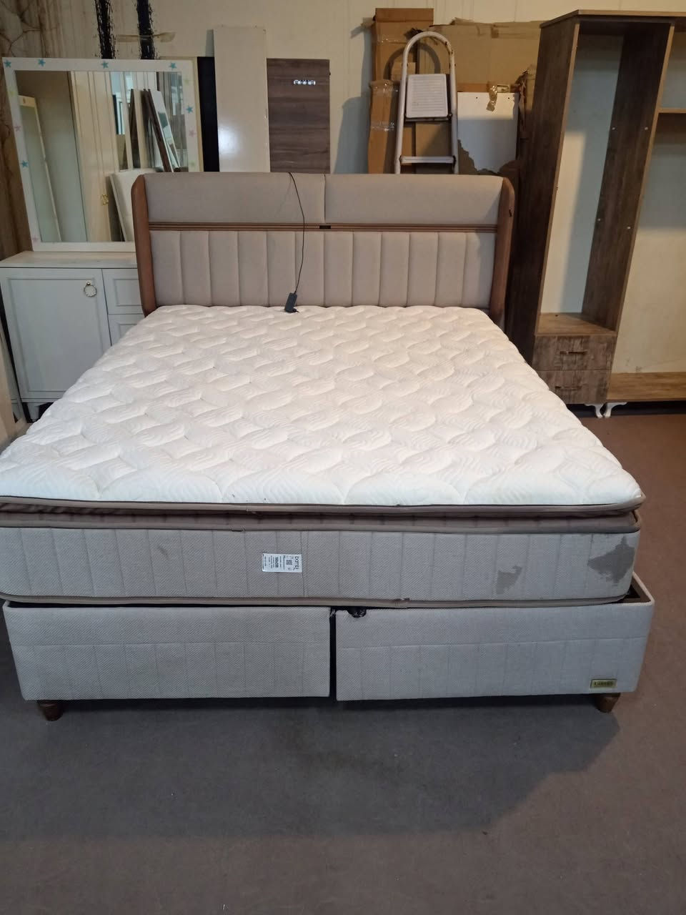 سرير نفرين ماركه مع دوشك للبيع الاتصال على الرقم ***********
*********** حصرا
