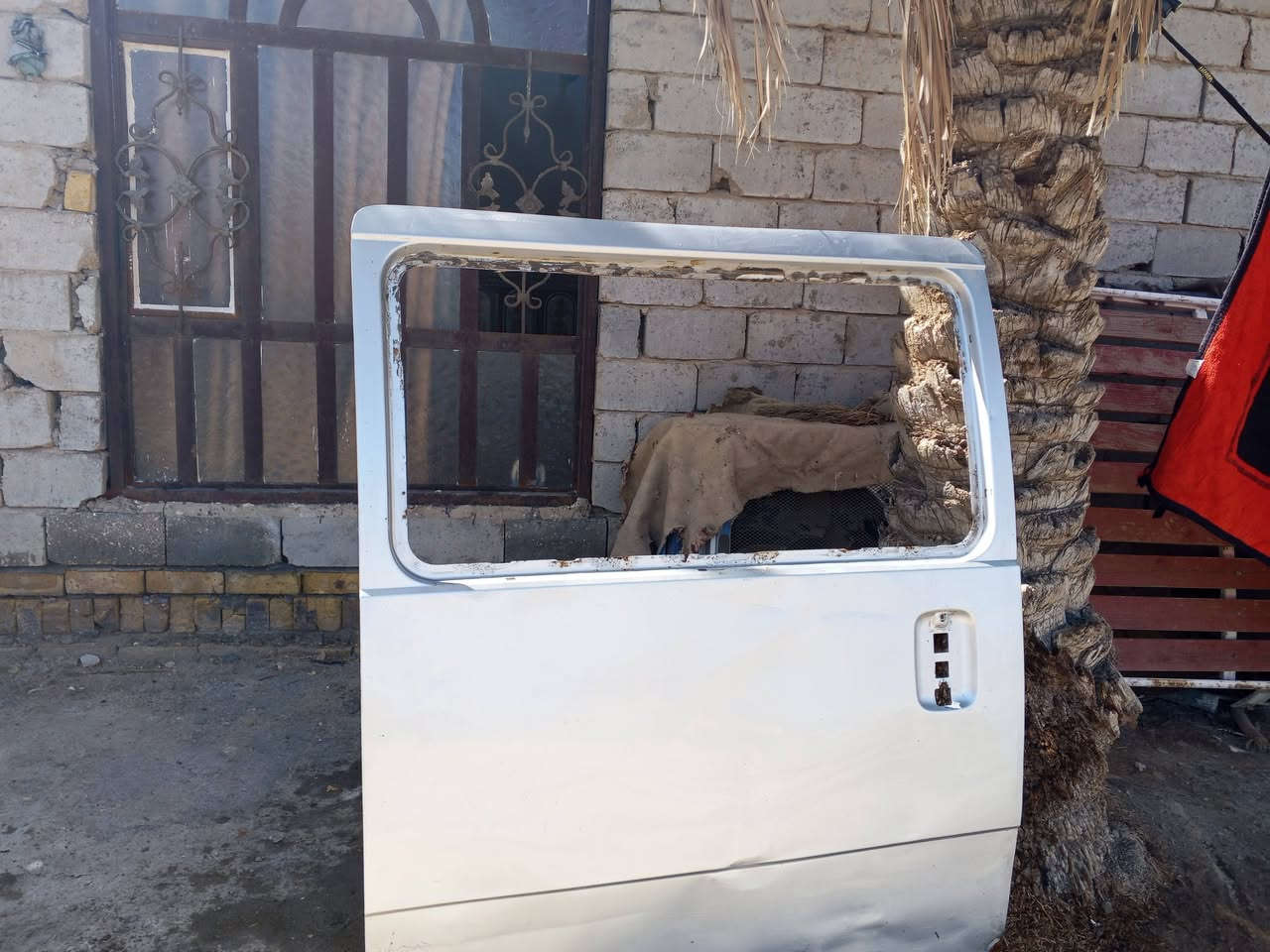 السلام عليكم 
باب منغولي للبيع نضيف 
المكان النجف عباسيه 
السعر مناسب  
الرقم:***********
